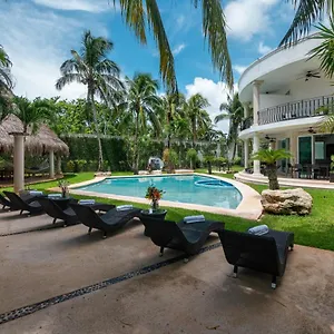 villa-palmeras.quintano-roohotels.com/